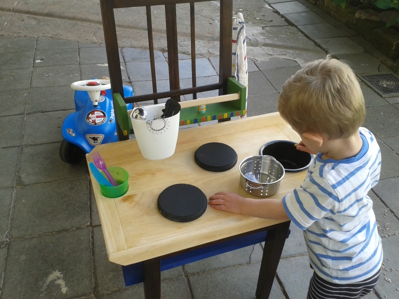 Spielküche aus einem alten Stuhl - Bauanleitung zum Selberbauen - 1-2