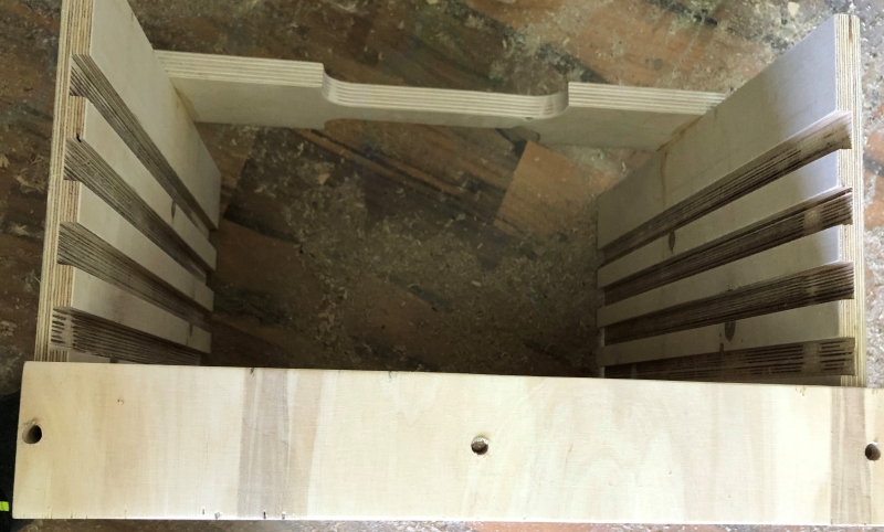 Transport- und Aufbewahrungskiste für die "Klassik Spielesammlung