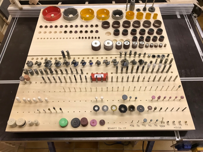 Schublade für Bohrer im ausgedienten Lichtschacht die Dritte