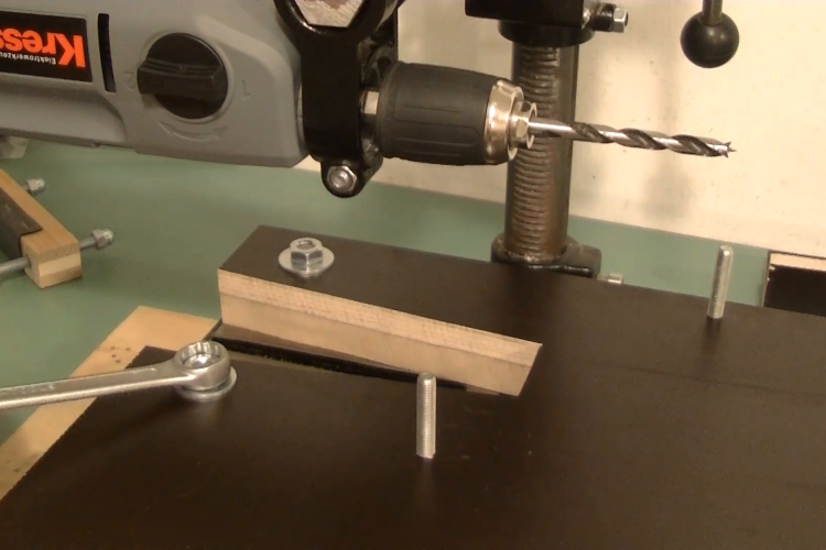 Exakt bohren mit dem Horizontalbohrtisch - Bauanleitung zum Selberbauen