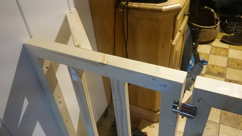 Treppengitter / Babygitter für Treppe mit "Überbreite" - Bauanleitung