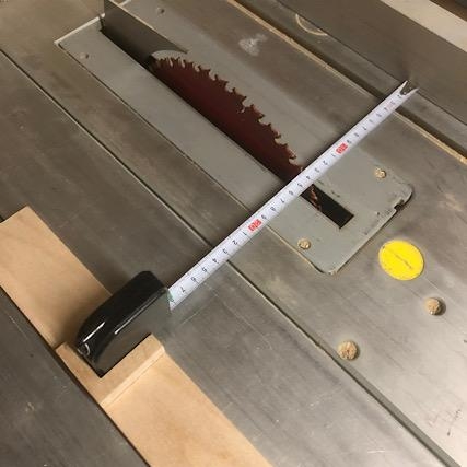 Einstellhilfe Anschlag Kreissäge mit Rollbandmaß - Bauanleitung zum