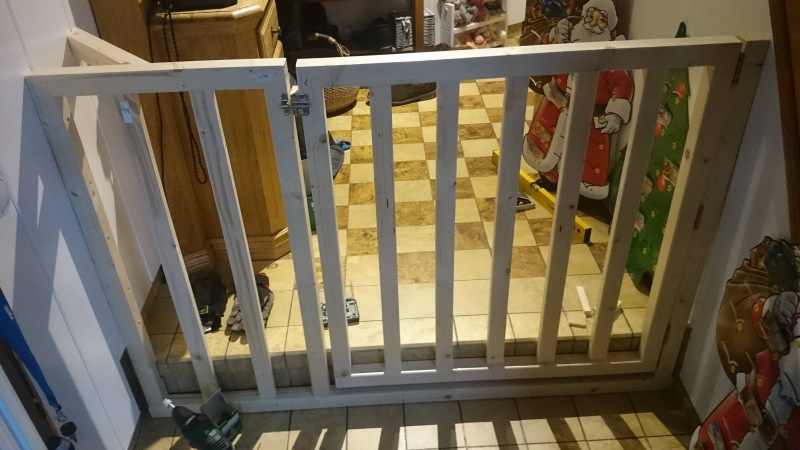 Treppengitter / Babygitter für Treppe mit "Überbreite" - Bauanleitung