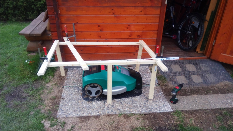 Indego Garage, Rasenroboter - Bauanleitung zum Selberbauen - 1-2-do.com