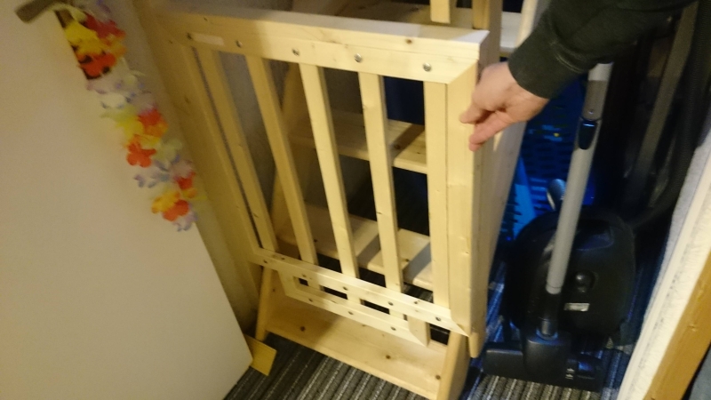 zweigeteiltes Babygitter / Treppengitter für Dachbodentreppe und