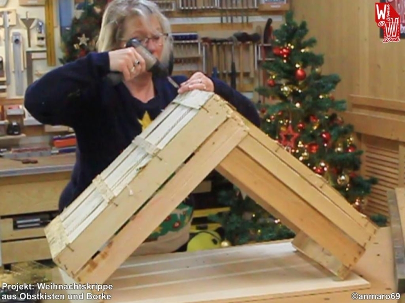 Weihnachtskrippe aus Obstkisten und Borke Bauanleitung zum