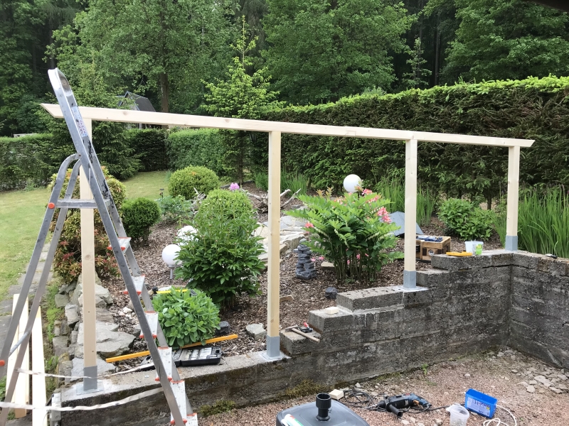 Pergola mit Sonnensegel / Regenschutz und Wandverkleidung