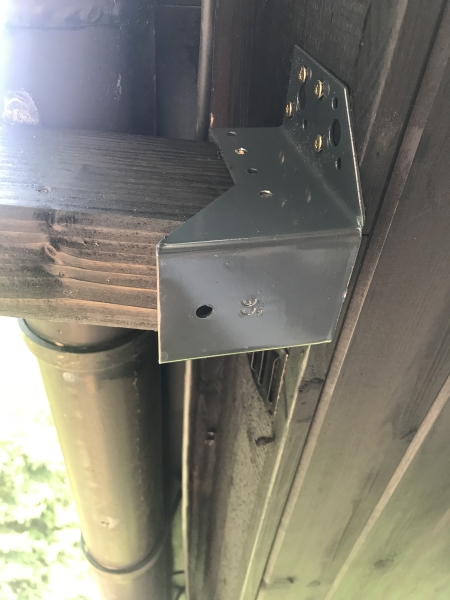 Pergola mit Sonnensegel / Regenschutz und Wandverkleidung