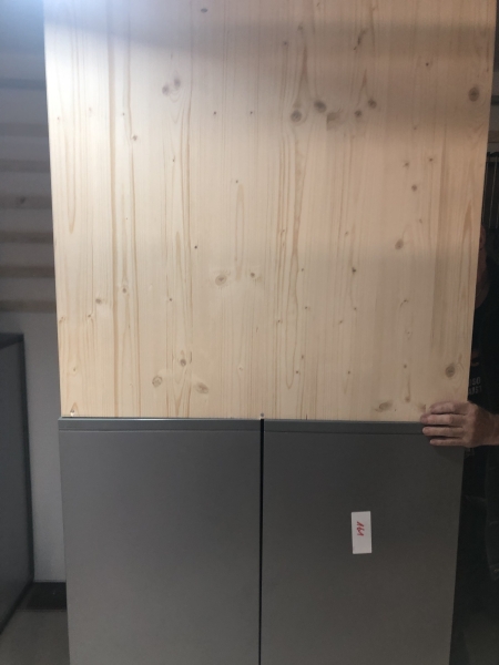 Schiebetür-Schrankverbau mit vertikalen Ladenauszügen, French Cleat