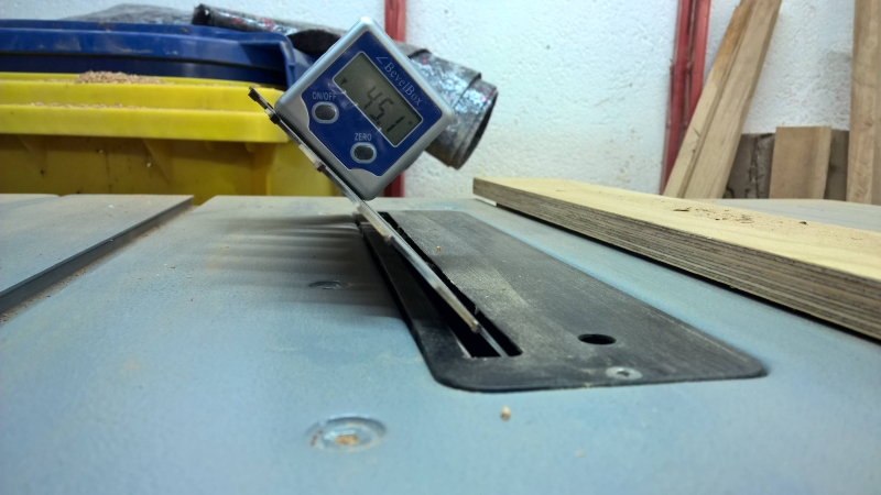 Terrassentisch mit Tischplatte aus Beton - Bauanleitung zum Selberbauen