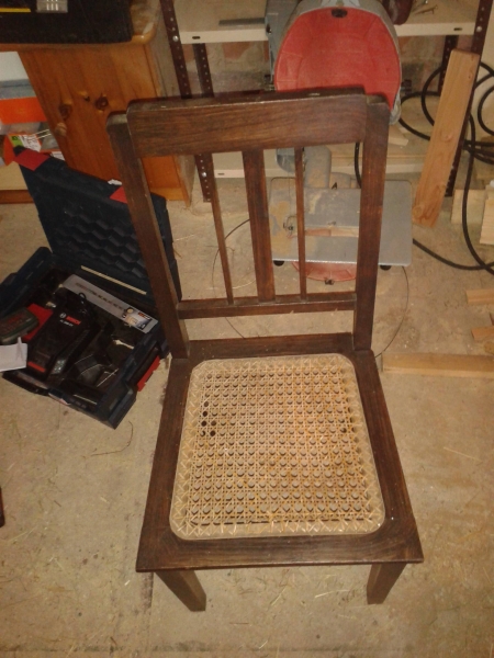 Spielküche aus einem alten Stuhl - Bauanleitung zum Selberbauen - 1-2