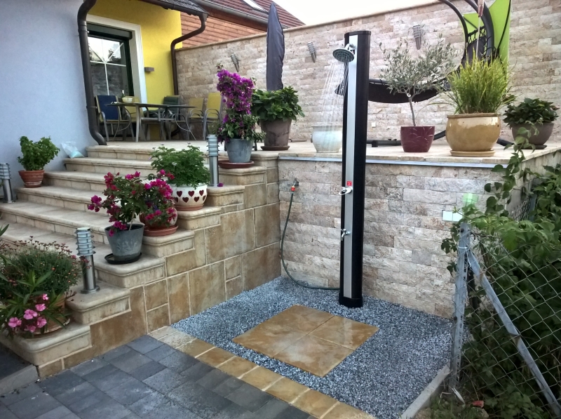 Duschplatz mit Solardusche Bauanleitung zum Selberbauen