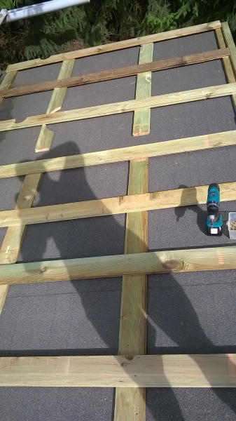 Dach vom Ziegenstall abdichten mit Blech - Bauanleitung zum Selberbauen