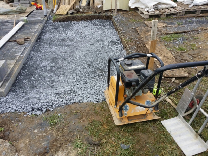 Rasengittersteine oder Rasenlochsteine verlegen - Bauanleitung zum