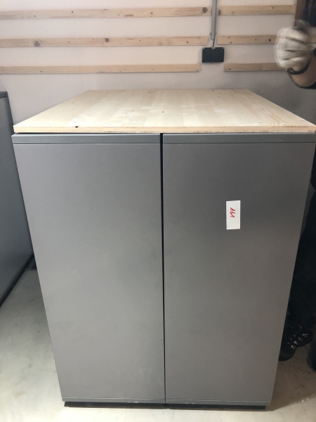 Schiebetür-Schrankverbau mit vertikalen Ladenauszügen, French Cleat