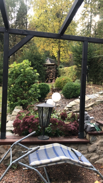 Pergola mit Sonnensegel / Regenschutz und Wandverkleidung