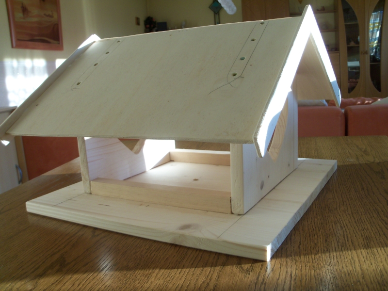 Selbstgebautes Vogelfutterhaus Bauanleitung zum Selberbauen 12do