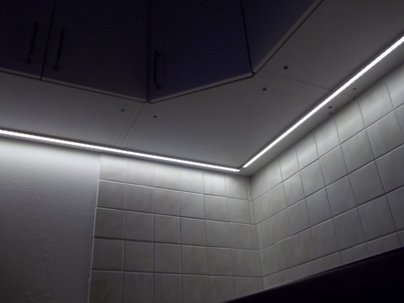 LED-Beleuchtung von Küchenoberschränken - Bauanleitung zum Selberbauen