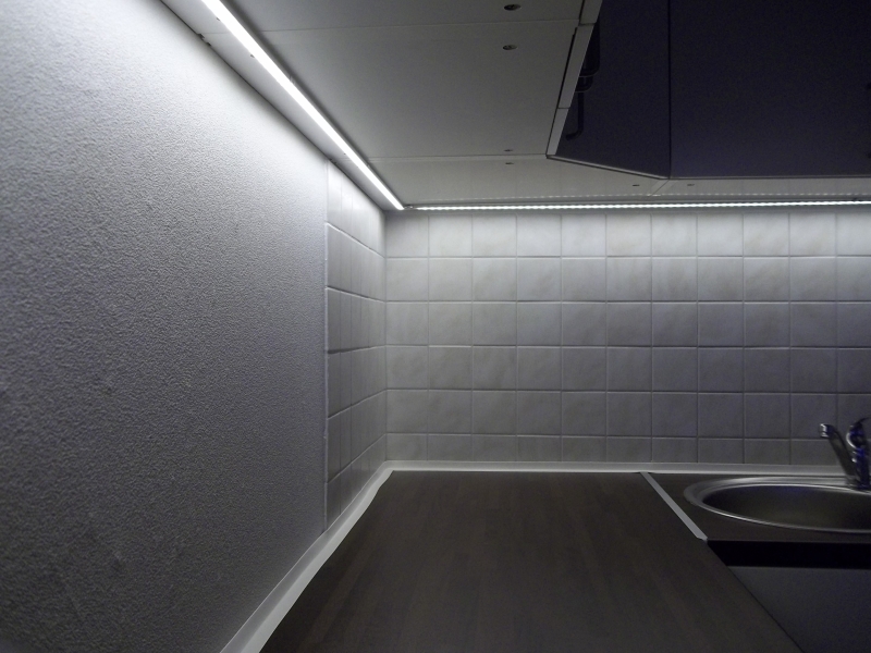 LED-Beleuchtung von Küchenoberschränken - Bauanleitung zum Selberbauen