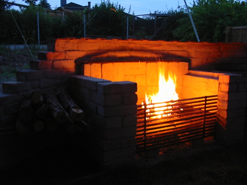 Feuerstelle mit Grill - Bauanleitung zum Selberbauen - 1-2-do.com