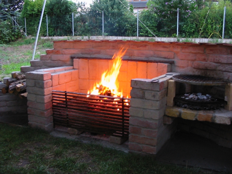Feuerstelle mit Grill - Bauanleitung zum Selberbauen - 1-2-do.com