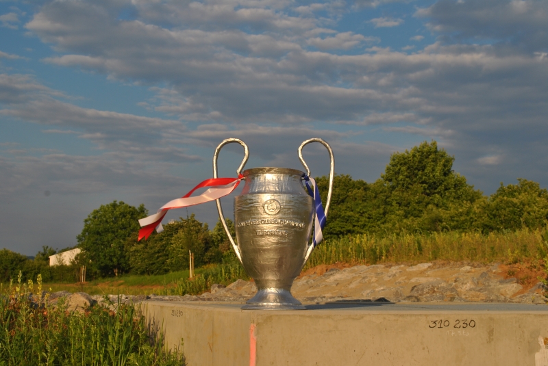 Champions League Pokal Zeichnung - Champions League Pokal aus Pappmaché - Bauanleitung zum ...