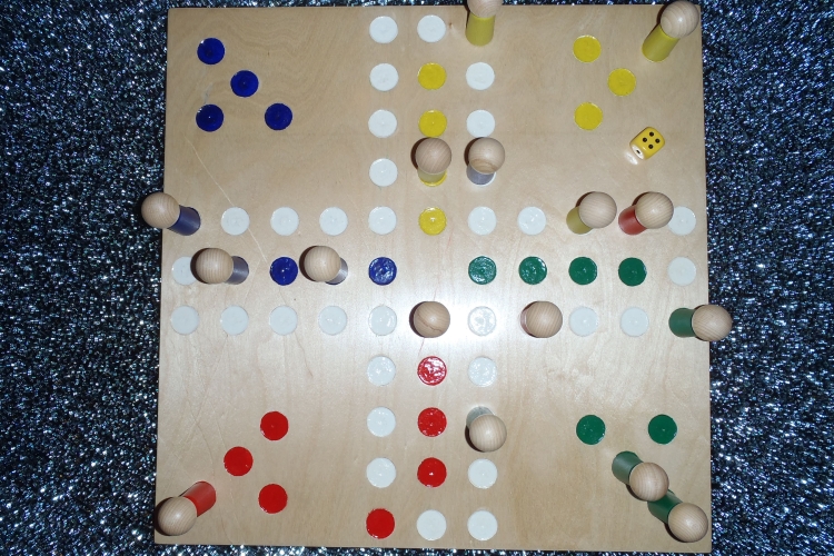 Mensch ärgere Dich Nicht Holz. kids concept spiel mensch rgere dich