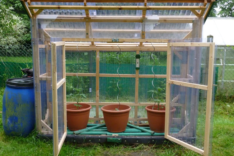 Bau eines stabilen Tomatenhauses aus gehobelten Latten Bauanleitung