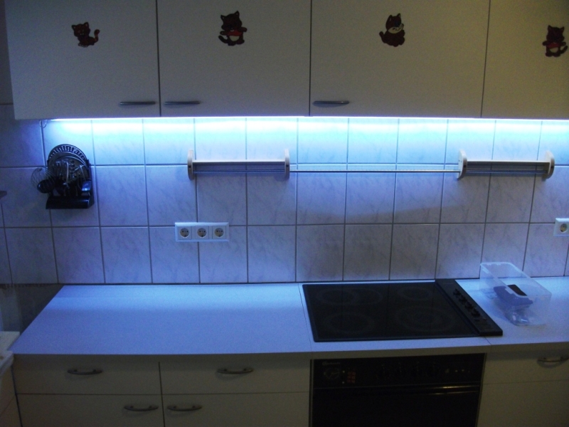 LED-Beleuchtung und Hängeschränke - Bauanleitung zum Selberbauen - 1-2