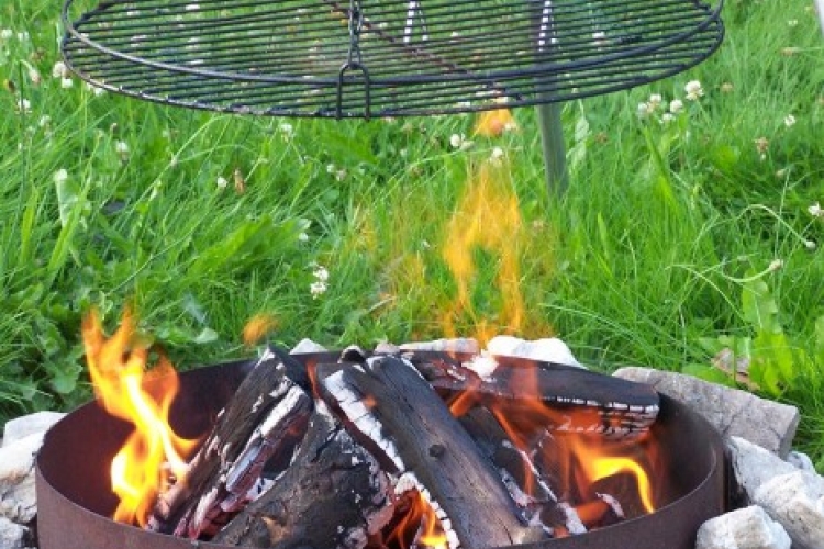 Feuerstelle im Garten, auch für Schwenkgrill geeignet - Bauanleitung