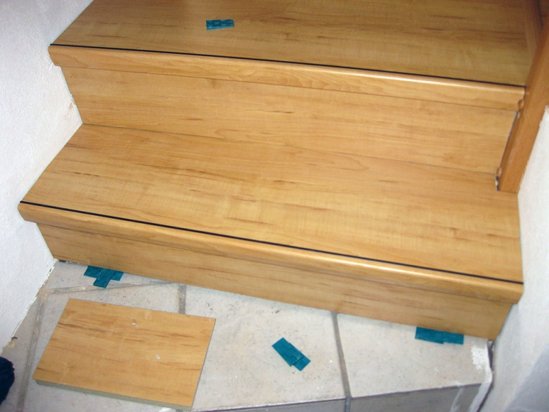 Treppe sanieren (alt: Fliesen, neu: Laminat Treppensystem ...