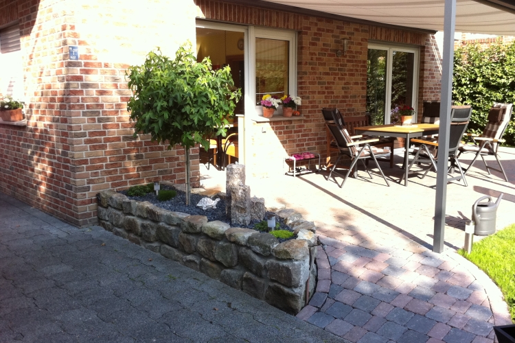 Hochbeet aus Sandstein / Bruchstein inkl. Springbrunnen Bauanleitung