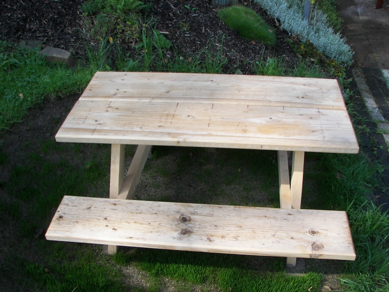 Kinderbank mit Tisch - Bauanleitung zum Selberbauen - 1-2-do.com