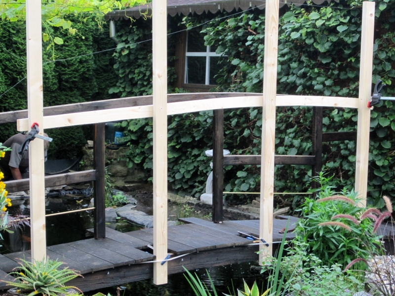 Brücke am jetzt über Teich, teilerneuert Bauanleitung zum