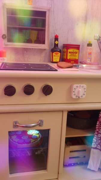 Kinderküche aus liebgewonnenem Fernsehschränkchen - Bauanleitung zum