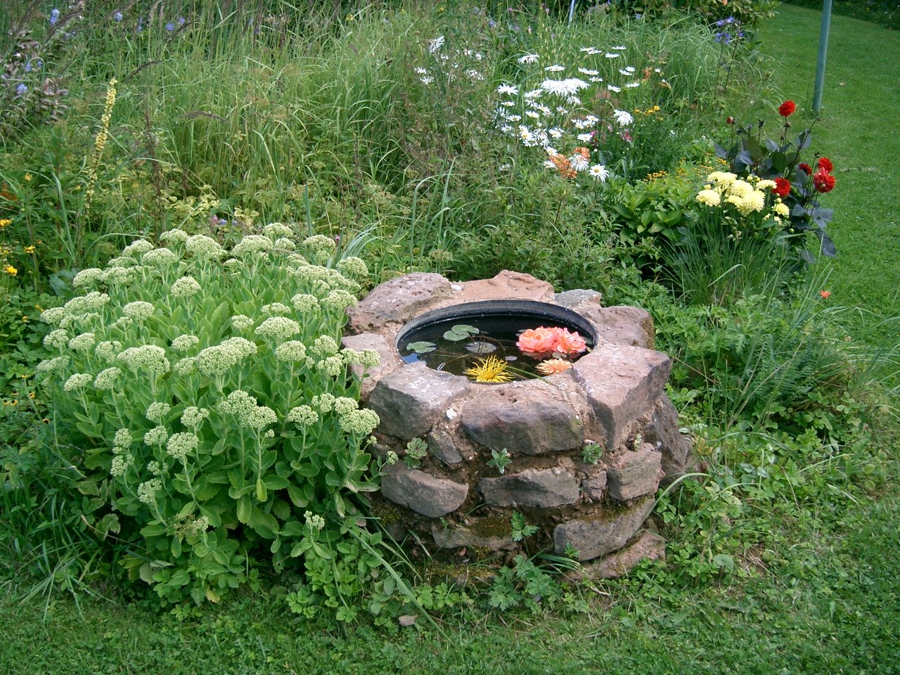 Sprudelstein für Gartenecke - Bauanleitung zum Selberbauen - 1-2