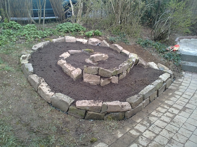 Kräuterspirale Naturstein Bauanleitung zum Selberbauen