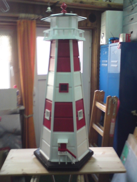 Leuchtturm (aus Resten von Leisten, Brettern, alten Gefrierdosen
