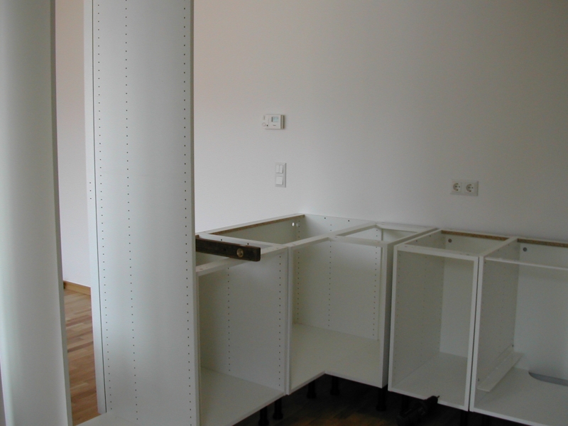 Küchenzeile ohne Küche und Hängeschränke ohne Wand. ;-) - Bauanleitung