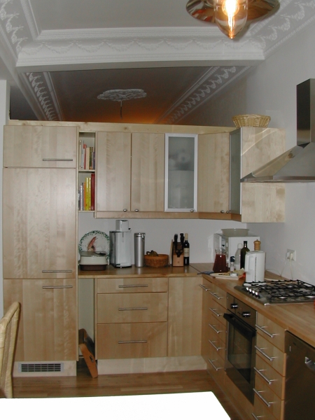 Küchenzeile ohne Küche und Hängeschränke ohne Wand. ;-) - Bauanleitung