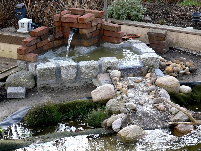 Brunnenruine mit Becken und Bachlauf Bauanleitung zum Selberbauen 1