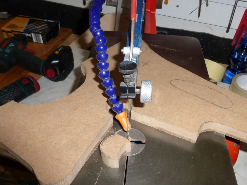 Klappbarer und mobiler Gitarrenständer - Bauanleitung zum Selberbauen