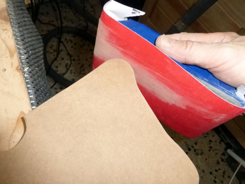 Klappbarer und mobiler Gitarrenständer - Bauanleitung zum Selberbauen