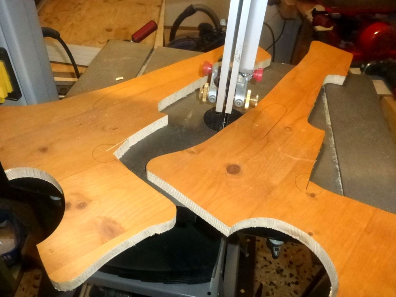 Klappbarer und mobiler Gitarrenständer - Bauanleitung zum Selberbauen