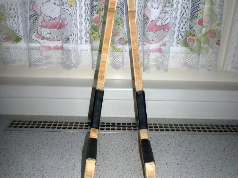 Klappbarer und mobiler Gitarrenständer - Bauanleitung zum Selberbauen