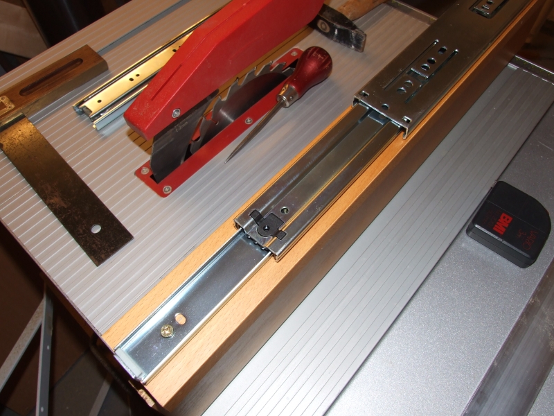 Ausziehbarer Tisch unter der Küchenarbeitsplatte - Bauanleitung zum