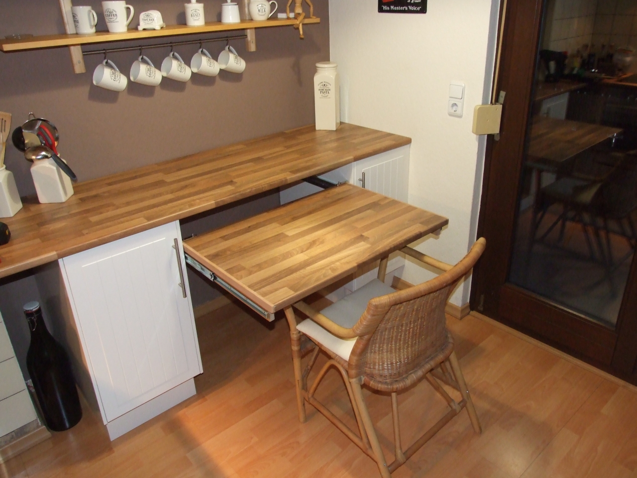 Ausziehbarer Tisch unter der Küchenarbeitsplatte - Bauanleitung zum  Selberbauen - 1-2-do.com - Deine Heimwerker Community