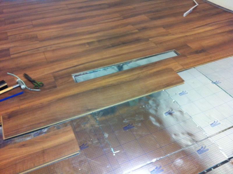 neuer Boden für die Werkstatt : Nussbaum Laminat Nutzungsklasse 33