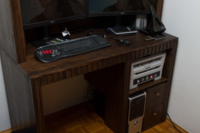 Computerschrank Teil 4. Zierleisten und Innenleben - Bauanleitung zum