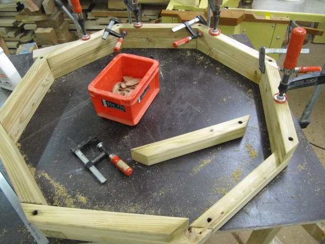 Gartenschlauchaufbewahrung - Bauanleitung zum Selberbauen - 1-2-do.com